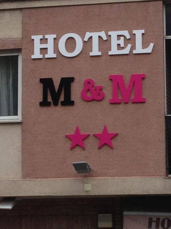 Hotel M & M Люсена Экстерьер фото